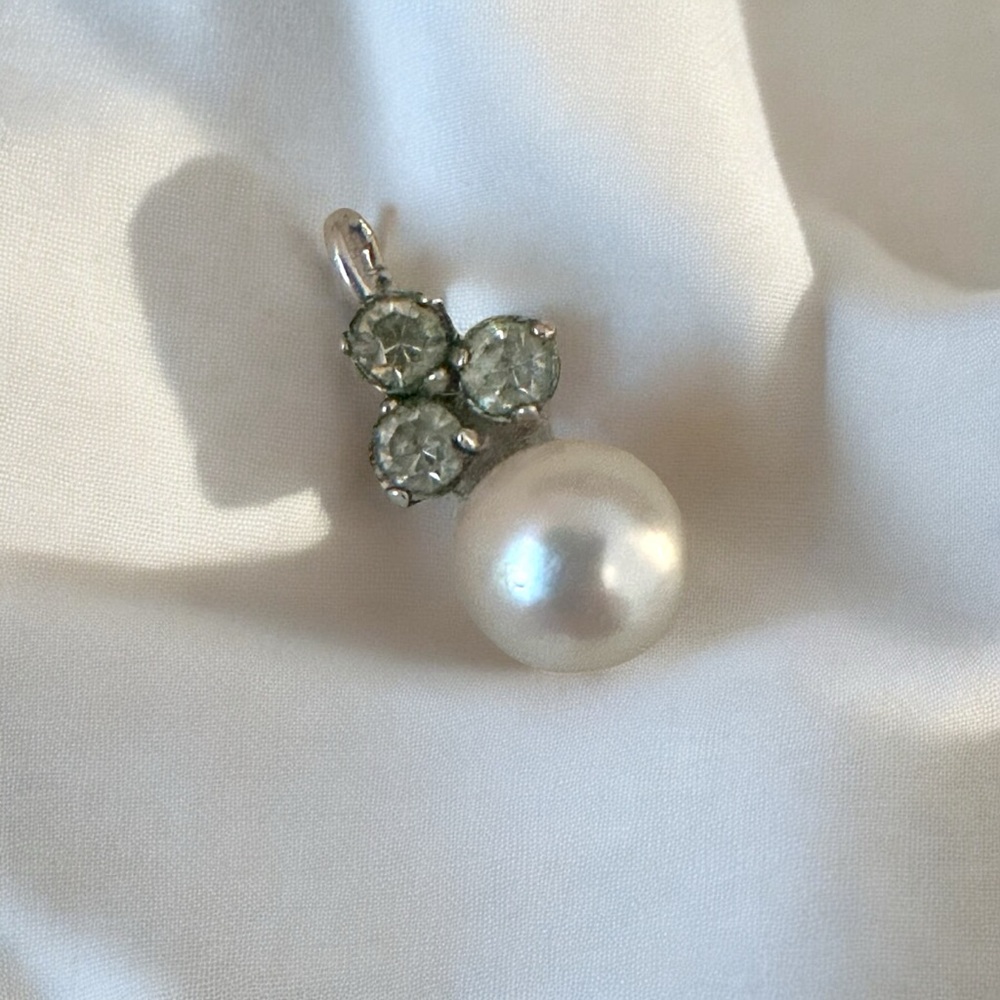 Krementz White Pearl & Rhinestone Pendant